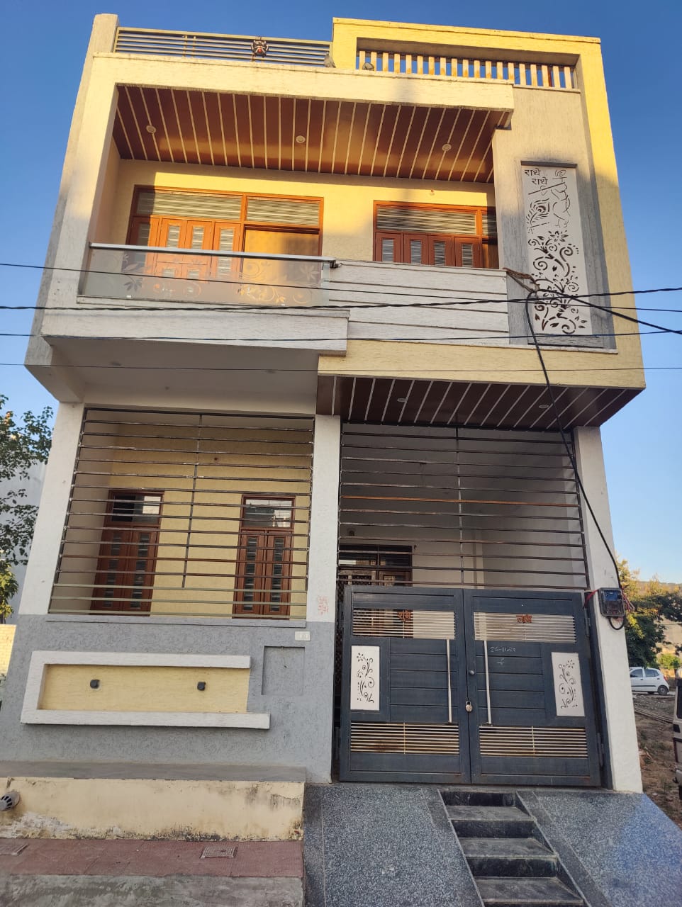 100 Gaj Duplux house for Sale